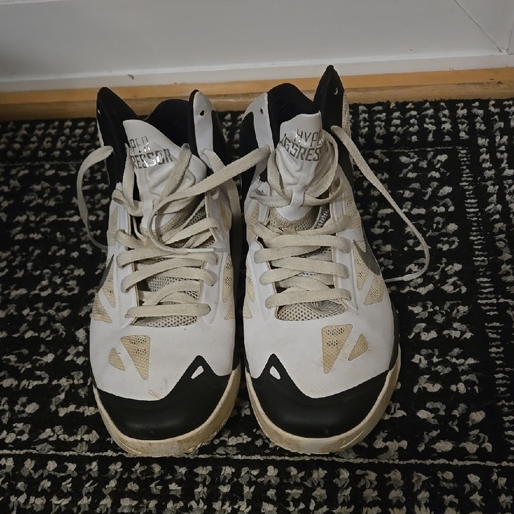 Men's Nike Air Max Hyper Aggressor White and Black Basketball Shoes
